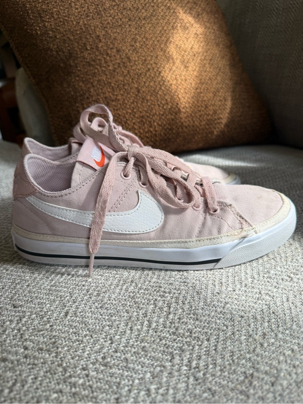 Nike Women’s Low-Top Sneaker in Dusty Pink with White Swoosh